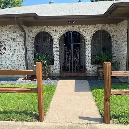 Villa Stockyards! Walk 3 Blocks-Ranch House Sleeps 8 à Fort Worth Extérieur photo