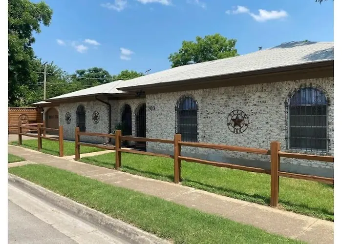 Stockyards! Walk 3 Blocks-Ranch House Sleeps 8