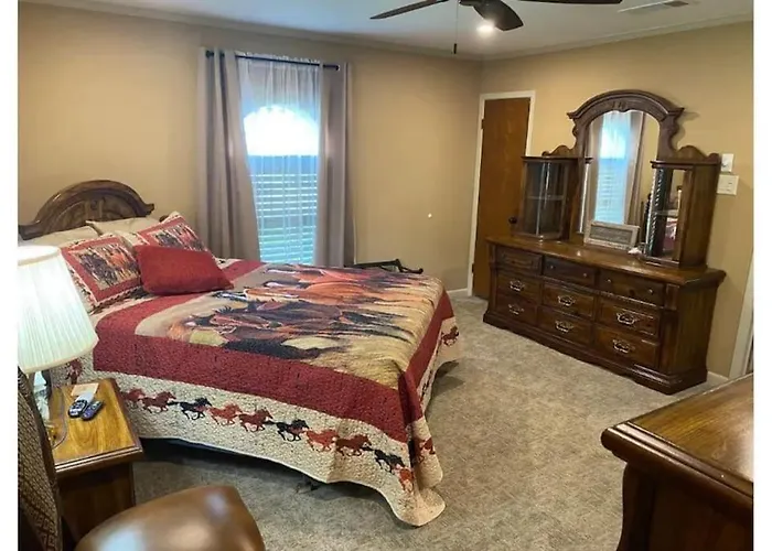 Stockyards! Walk 3 Blocks-Ranch House Sleeps 8