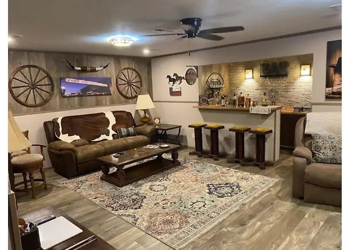 Stockyards! Walk 3 Blocks-Ranch House Sleeps 8