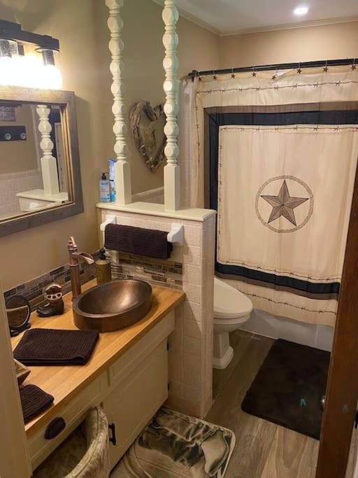 Hébergement de vacances Stockyards! Walk 3 Blocks-ranch House Sleeps 8 Fort Worth