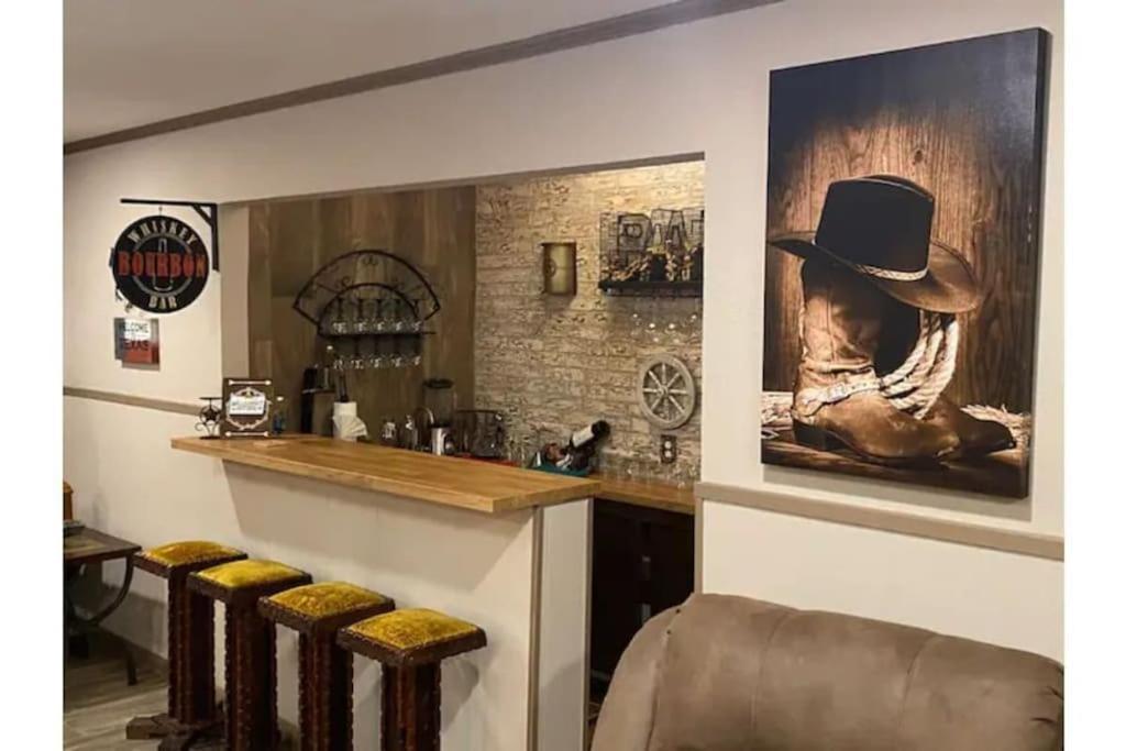 Stockyards! Walk 3 Blocks-ranch House Sleeps 8 Hébergement de vacances