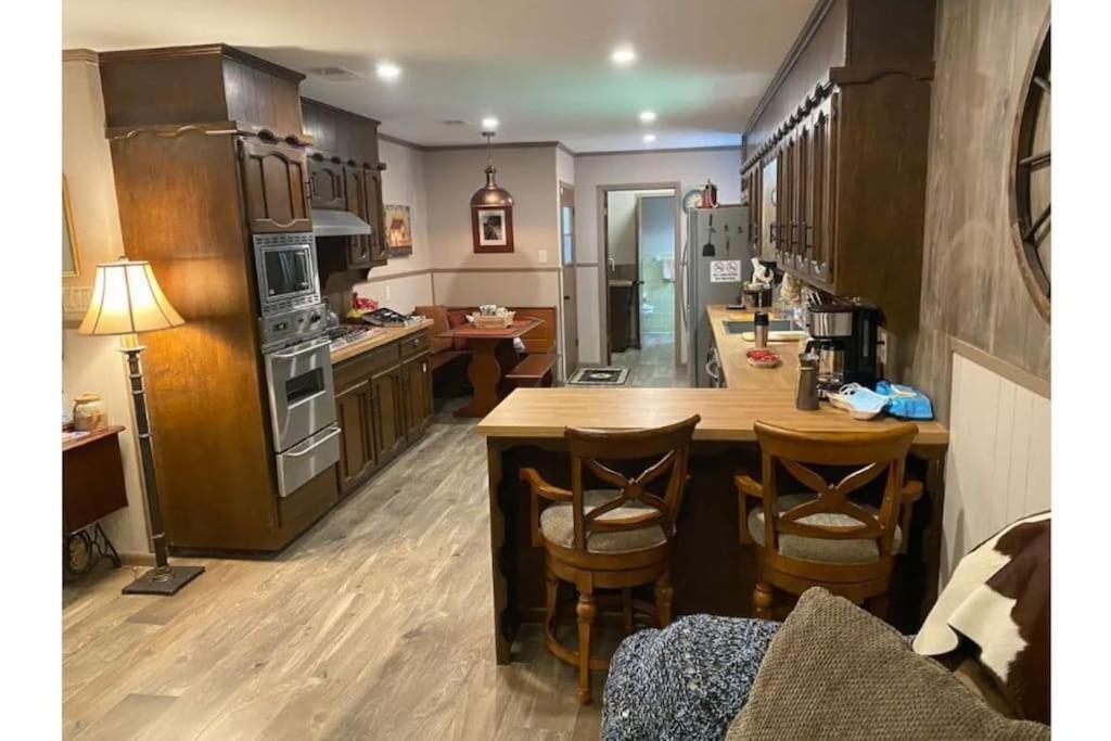 Stockyards! Walk 3 Blocks-ranch House Sleeps 8