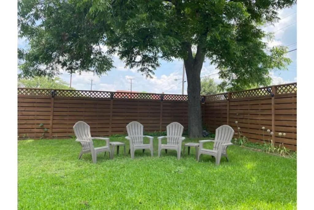 Hébergement de vacances Stockyards! Walk 3 Blocks-ranch House Sleeps 8 *