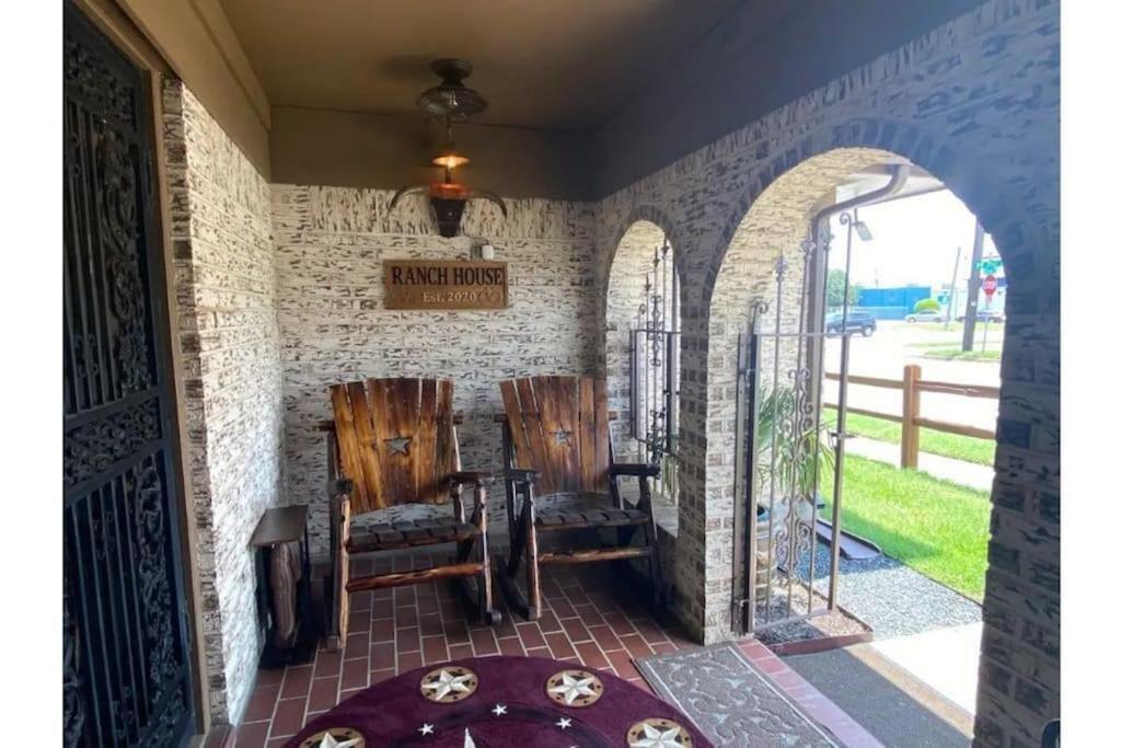 Hébergement de vacances Stockyards! Walk 3 Blocks-ranch House Sleeps 8 Fort Worth