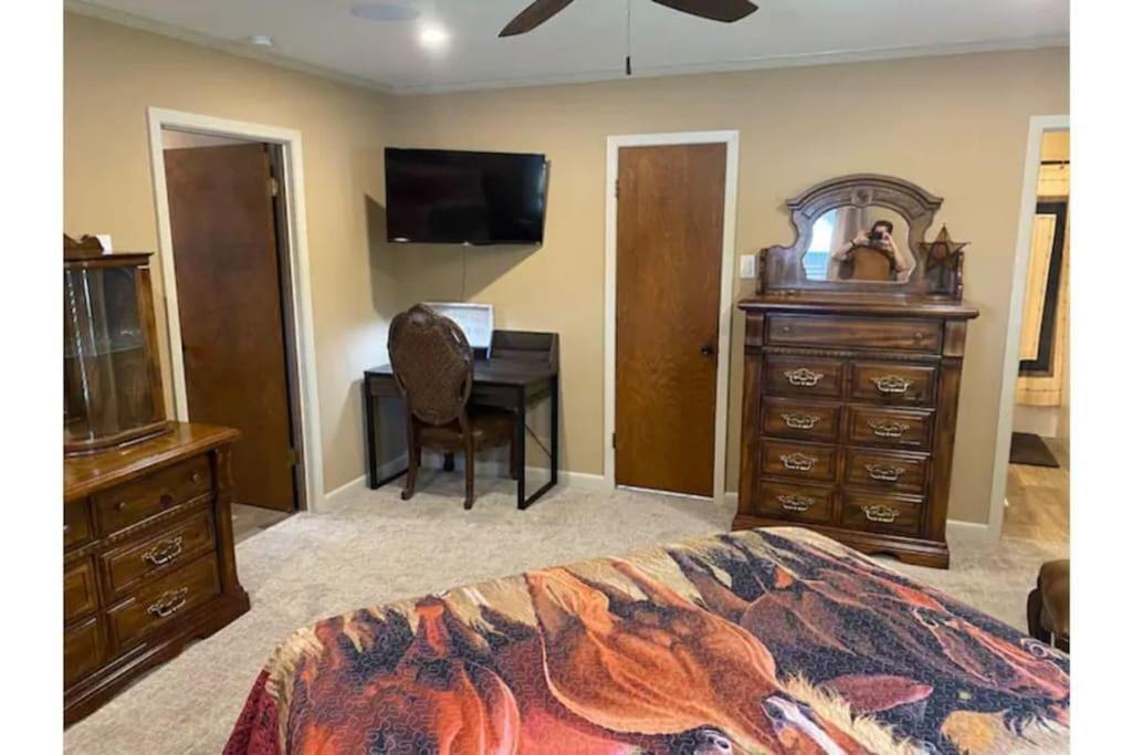 Stockyards! Walk 3 Blocks-ranch House Sleeps 8 * Fort Worth