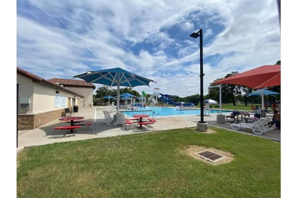 Hébergement de vacances Stockyards! Walk 3 Blocks-ranch House Sleeps 8
