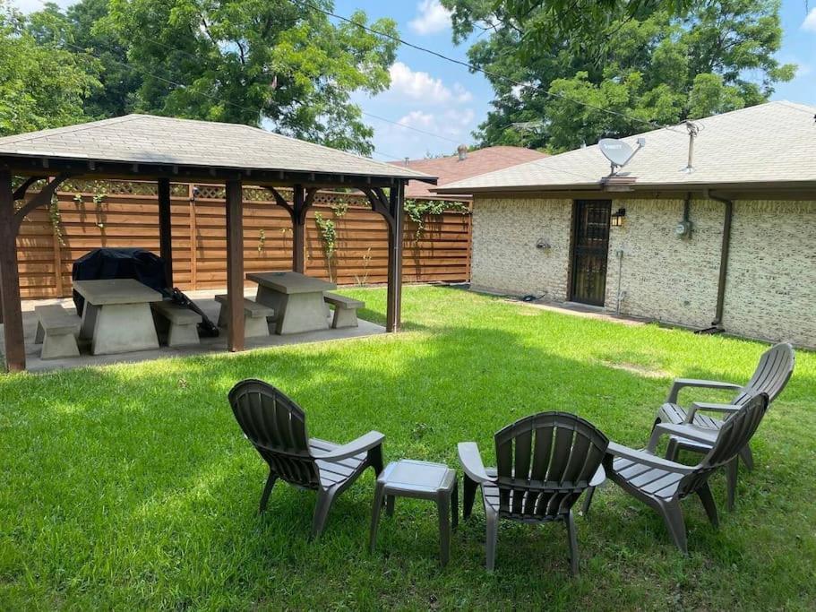 Hébergement de vacances Stockyards! Walk 3 Blocks-ranch House Sleeps 8 *
