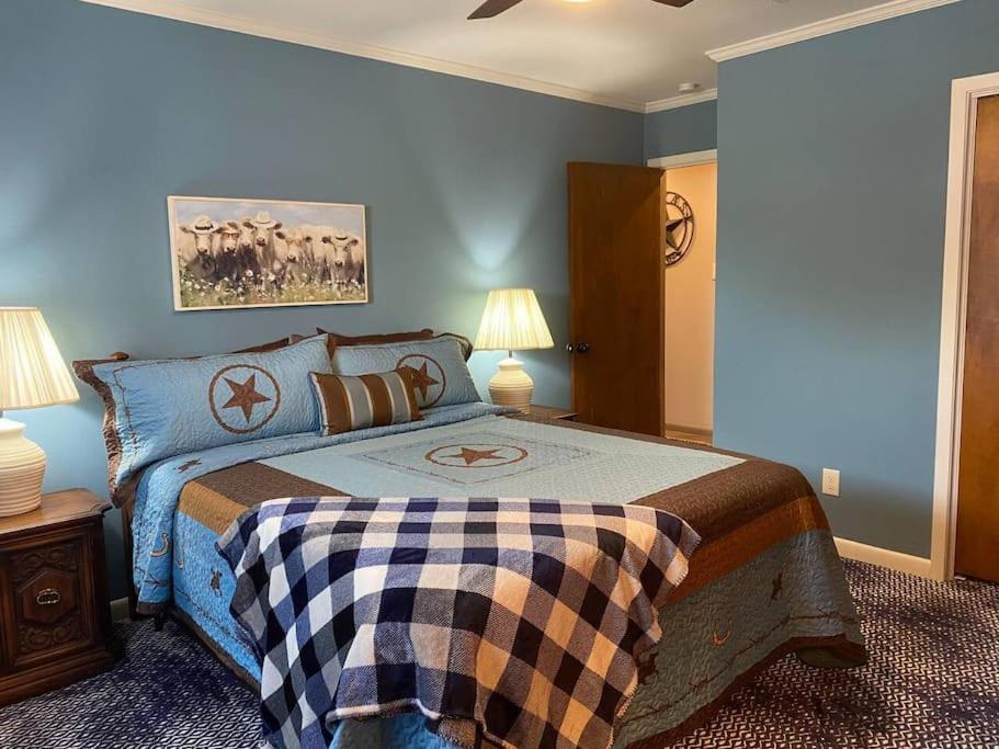 Stockyards! Walk 3 Blocks-ranch House Sleeps 8 * Fort Worth