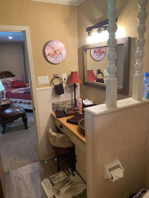 Hébergement de vacances Stockyards! Walk 3 Blocks-ranch House Sleeps 8