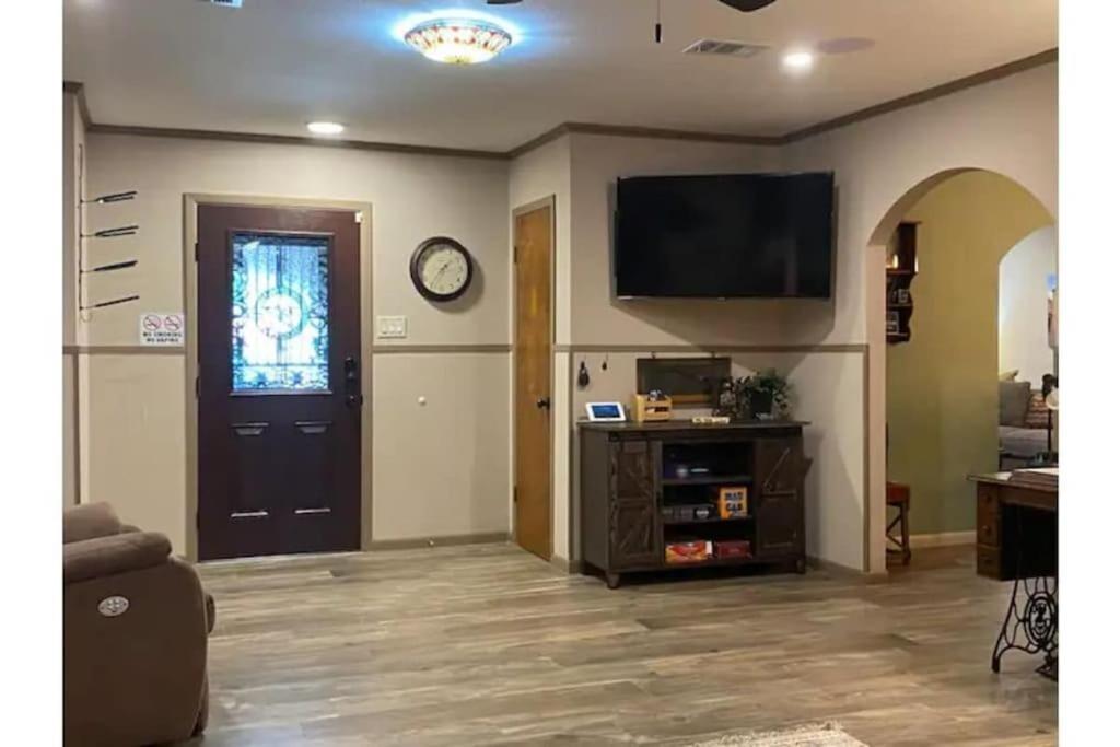 Stockyards! Walk 3 Blocks-ranch House Sleeps 8 Hébergement de vacances